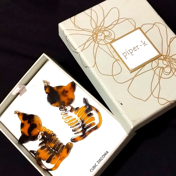 Piper K Tortoise Shell Dangling Cat Earrings - Picture 2 of 4